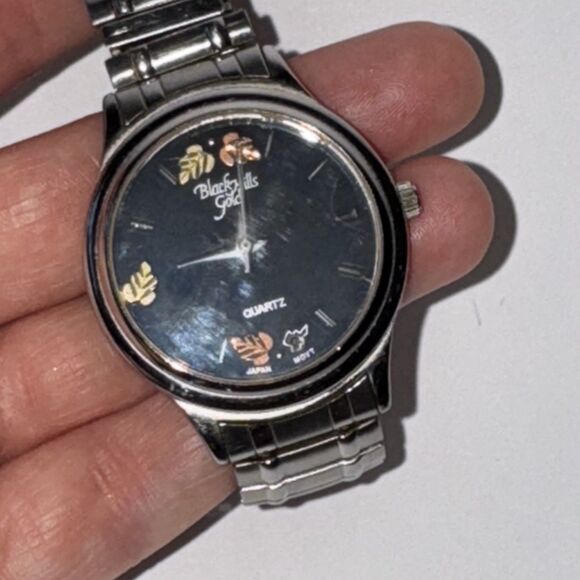 Black Hills Gold Men’s Watch Green Rose Grape Leaves Expandable Band Quartz - Picture 3 of 9